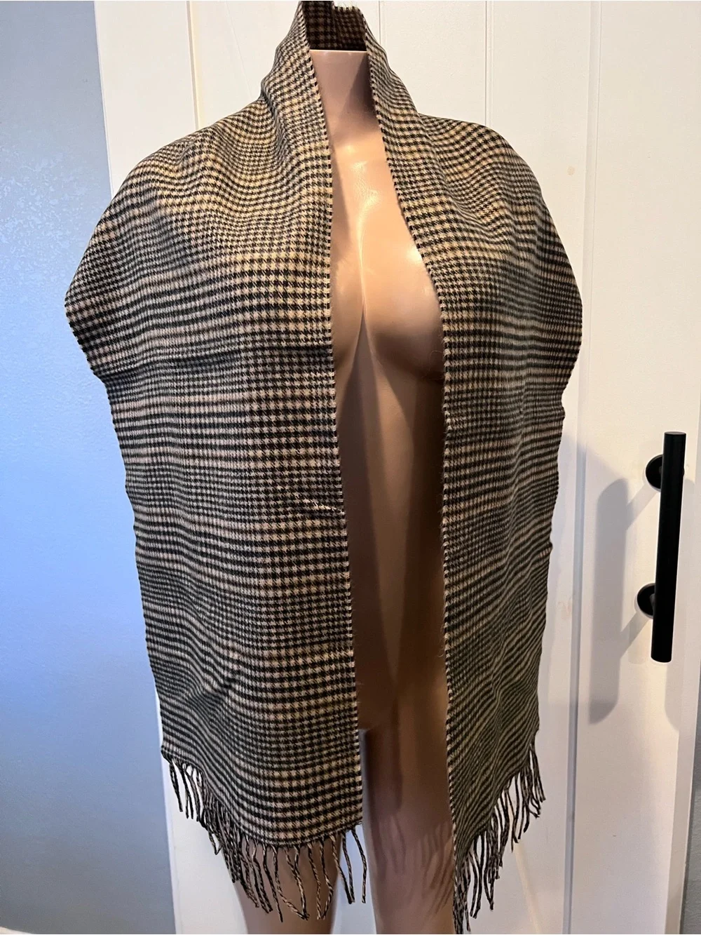Classic Houndstooth Fringe Shawl Scarf 100% cashmere made in Scotland Neutral